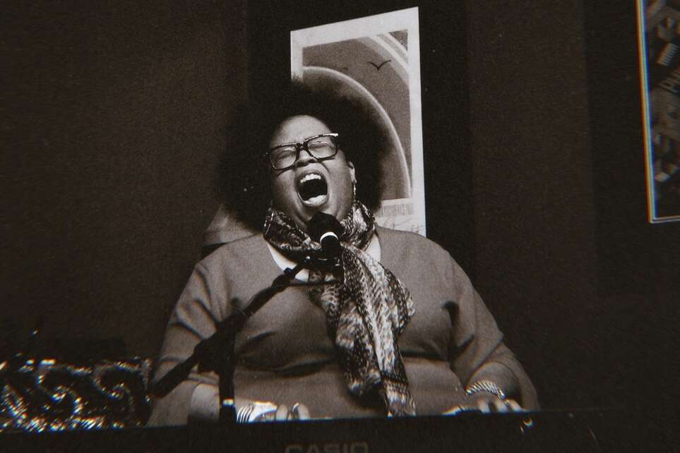 lilli-lewis-gabriel-barreto